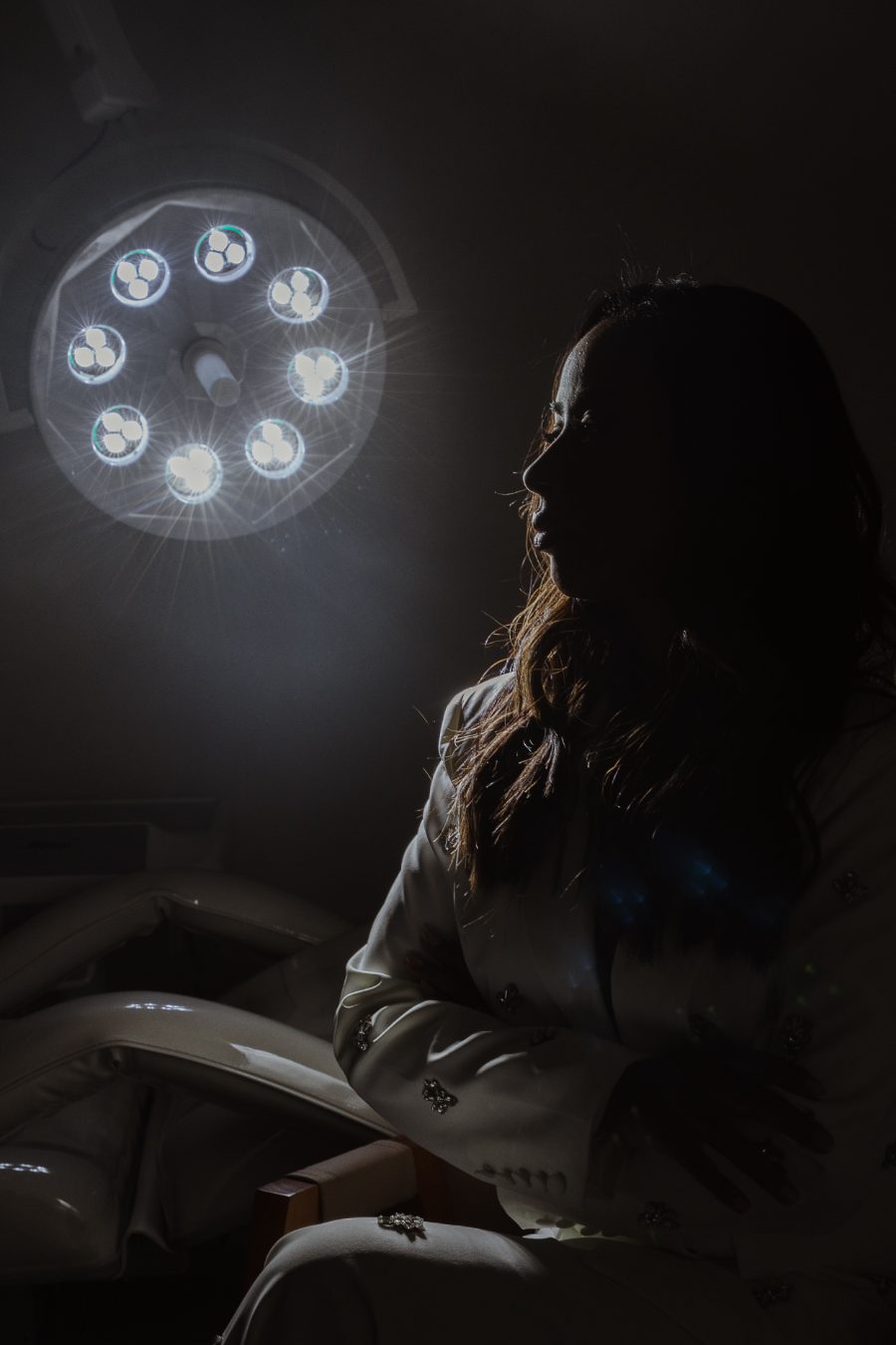 Dra. Joyce Melo no centro cirúrgico da JM Clinic